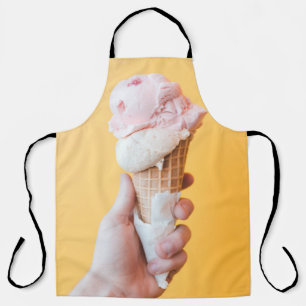 Erdbeereis auf Kegel Schürze