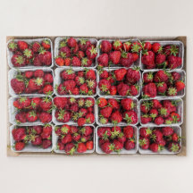 Erdbeeren auf dem Bauernmarkt im Container