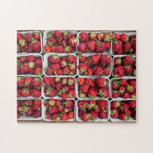 Erdbeeren auf dem Bauernmarkt im Container