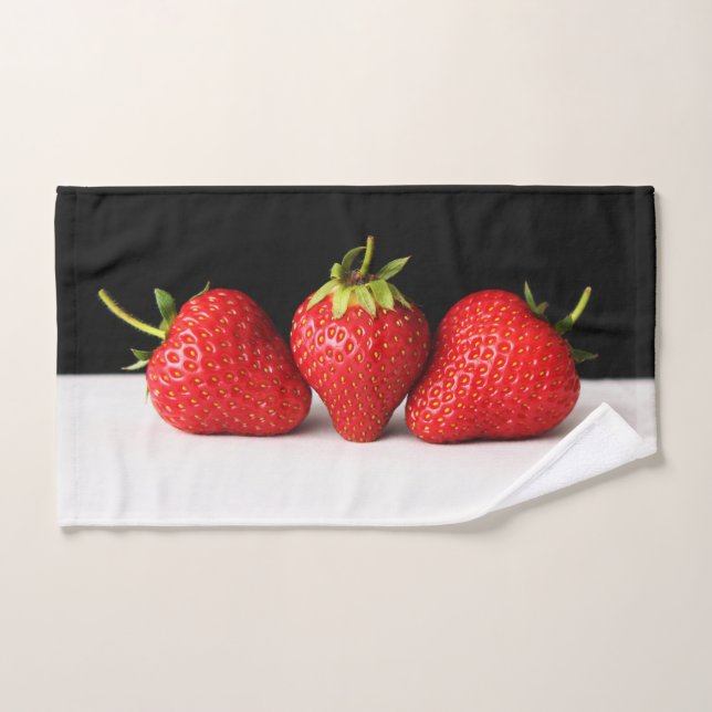 Erdbeeren auf schwarz über weiß btcnm badhandtuch set (Handtuch)