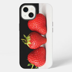 Erdbeeren auf Schwarz über Weiß iphcnm iPhone Hülle