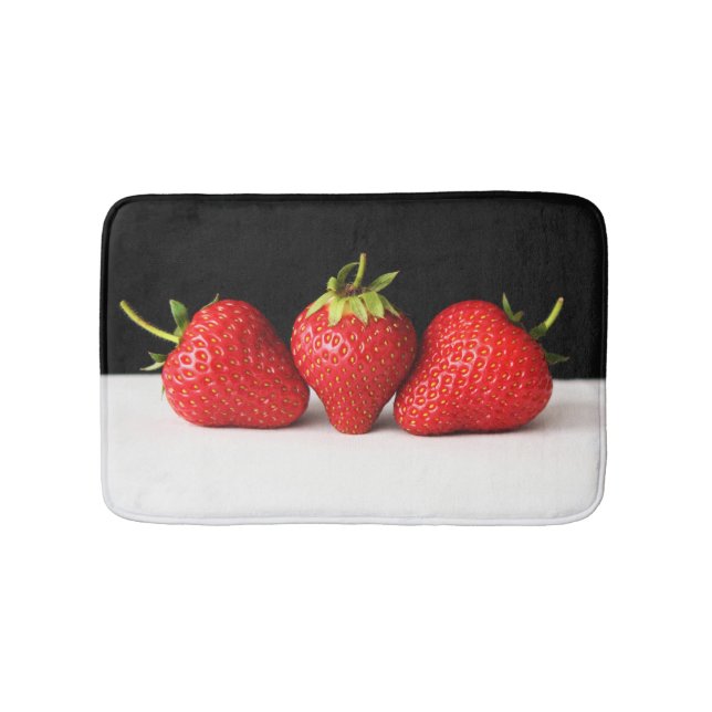 Erdbeeren auf schwarz-weiß bmcna badematte (Vorderseite)