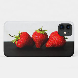 Erdbeeren auf Weiß über Schwarz Case-Mate iPhone Hülle