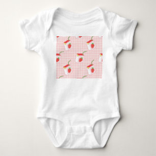 Erdbeeren Milk Cartoon: Spielerische Muster Baby Strampler