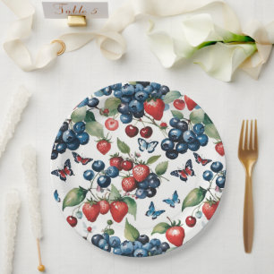 Erdbeeren mit Blaubeeren und Schmetterlingen Pappteller