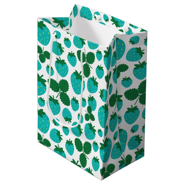 Erdbeeren Mittlere Geschenktasche Geschenktüte (Vorderseite Schrägansicht)