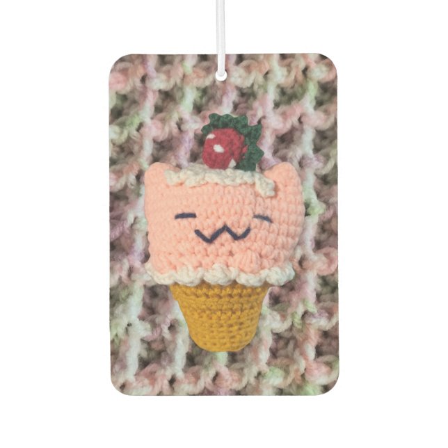 Erdbeeren-N-Creme Ice Creme Cone Amigurumi Cat Autolufterfrischer (Vorderseite)