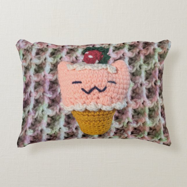 Erdbeeren-N-Creme Ice Creme Cone Amigurumi Cat Dekokissen (Vorderseite)