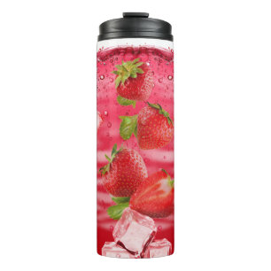 Erdbeeren Sommergetränk mit Eiskuben Thermosbecher