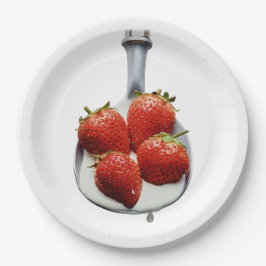 Erdbeeren und Creme. Pappteller