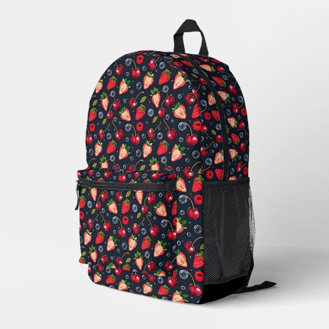 Erdbeeren und Kirschen auf dunklem Hintergrund Bedruckter Rucksack (Rückseitige Ecke Rechts)