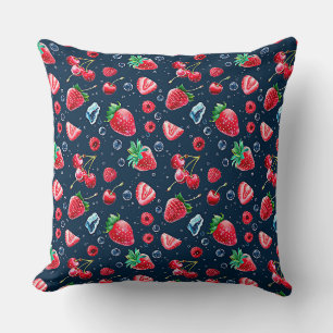 Erdbeeren und Kirschen auf dunklem Hintergrund Kissen