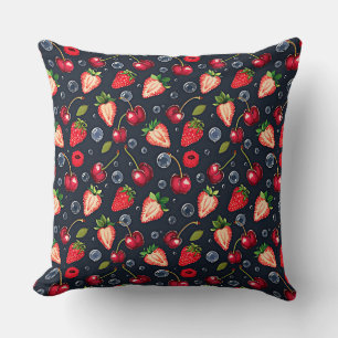 Erdbeeren und Kirschen auf dunklem Hintergrund Kissen