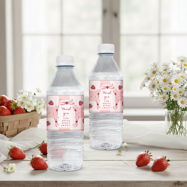 Erdbeeren zum ersten Geburtstag Himbeerrote Gingha (Berry First Birthday Strawberry Red Gingham Bows Water Bottle Label)
