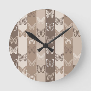 Erdbeerfalter-Streifen-Design in neutralem Braunto Runde Wanduhr