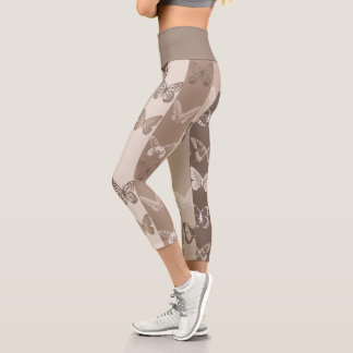 Erdbeerfalter-Streifen-Design in neutralem Tan Capri Leggings