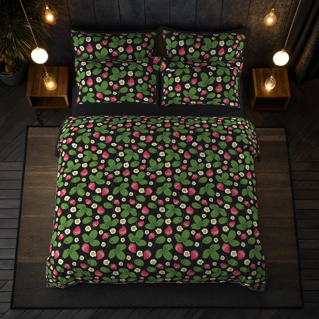 Erdbeerfelder Kissenbezug (Strawberry Fields on Black Pillow Case)