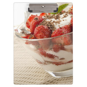 Erdbeernachtisch mit frischem Jogurt Klemmbrett