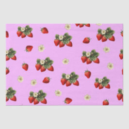 Erdbeerpapier mit Blüten auf rosa Seidenpapier