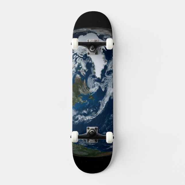 Erde mit Wolken und Meereis 2 Skateboard (Vorderseite)