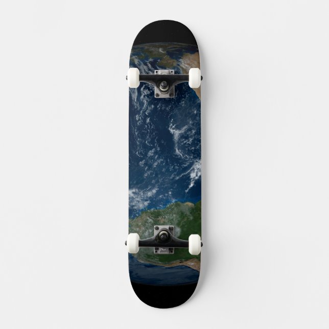 Erde mit Wolken und Meereis Skateboard (Vorderseite)