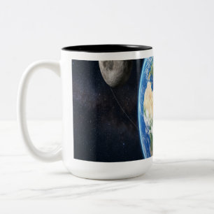 Erde mit zwei Monden Zweifarbige Tasse