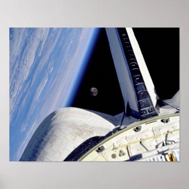 Erde und Mond vom Space Shuttle Discovery Poster (Vorne)