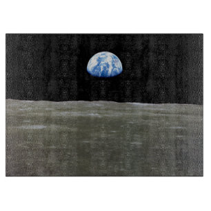 Erde vom Mond im schwarzen Weltraum: Earthrise Schneidebrett