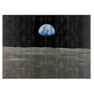 Erde vom Mond im schwarzen Weltraum: Earthrise Schneidebrett