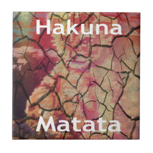 Erdige elegante Löwe: Hakuna Matata Texturdesign Fliese
