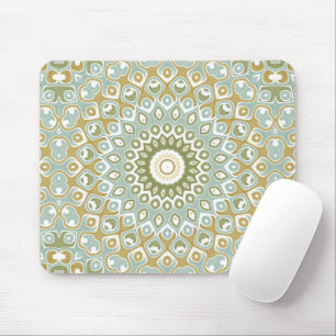 Erdige Mandala in Grün, Gold und sanftem Blau Mousepad