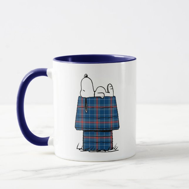 Erdnüsse | Karierte Flannel Ferienhaus Hunde Snoop Tasse (Links)