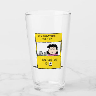 Erdnüsse Lucy und der Arzt ist in Glas