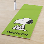 Erdnüsse | Snoopie nach unten Yogamatte<br><div class="desc">Snoopy ist der liebliche Beagle von Charlie Brown im Comic-Streifen Peanuts von Charles M. Schulz. Karo aus diesem niedlichen Peanuts Design mit diesem lieblichen Hund.</div>
