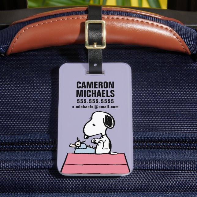 Erdnüsse | Snoopy bei der Schreibmaschine Gepäckanhänger (Vorderseite Insitu 2)