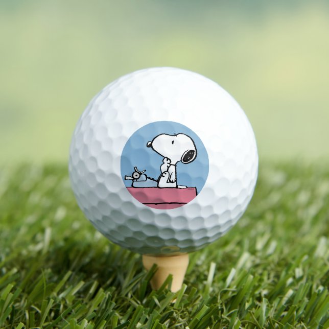 Erdnüsse | Snoopy bei der Schreibmaschine Golfball (Insitu T-Shirt)