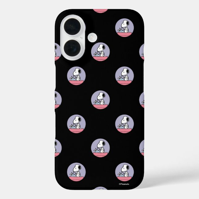 Erdnüsse | Snoopy bei der Schreibmaschine iPhone 16 Hülle (Rückseite)