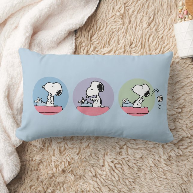Erdnüsse | Snoopy bei der Schreibmaschine Lendenkissen (Decke)