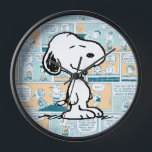 Erdnüsse | Snoopy-Comic-Muster Uhr<br><div class="desc">Snoopy ist der liebliche Beagle von Charlie Brown im Comic-Streifen Peanuts von Charles M. Schulz. Karo in diesem niedlichen Peanuts-Design mit Snoopy auf einem Comic Stripmuster.</div>
