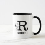 Erdnüsse | Snoopy Name & Monogram R Tasse<br><div class="desc">Snoopy ist der liebliche Beagle von Charlie Brown im Comic-Streifen Peanuts von Charles M. Schulz. Karo aus diesem niedlichen Peanuts Design mit diesem lieblichen Hund.</div>