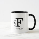 Erdnüsse | Snoopy Name & Monogramm F Tasse<br><div class="desc">Snoopy ist der liebliche Beagle von Charlie Brown im Comic-Streifen Peanuts von Charles M. Schulz. Karo aus diesem niedlichen Peanuts Design mit diesem lieblichen Hund.</div>