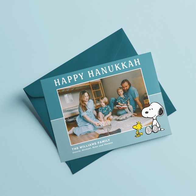 Erdnüsse | Snoopy & Woodstock Happy Hanukkah Feiertagskarte (Card on table)