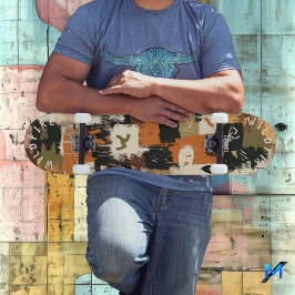 Erdtone Abstrakt mit Urban Graffiti-Motiven Skateboard