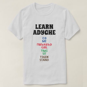 Erfahren Sie Adyghe - Ich, Mädchen, sitzen, stehen T-Shirt