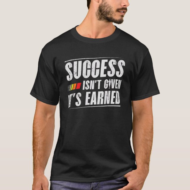 Erfolg wird nicht gegeben, es ist verdiente Runner T-Shirt (Vorderseite)