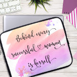 Erfolgreiche Frau, rosa Ombre Wasserfarbe Typograf Laptopschutzhülle<br><div class="desc">"Hinter jeder erfolgreichen Frau steht sich selbst." Wer braucht also Prinz Charming? Machen Sie sich "fröhlich immer danach" und umarmen Sie "Girl Power", wenn Sie dieses stilvolle, farbenfrohe inspirierende Zitat feministischer Neopren Laptop-Hülle verwenden. Dieser Laptop-Ärmel ist in drei Größen erhältlich: 15 Zoll, 13 Zoll und 10 Zoll. Ein tolles Geschenk...</div>