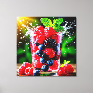 Erfrischende Beeren im Wasserglas mit Minze Leinwanddruck