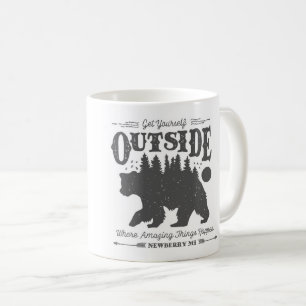 Erhalten Sie sich draußen Kaffeetasse