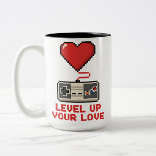 Erhöhe Deine Liebe, Retro-Pixel-Gaming-Design Zweifarbige Tasse