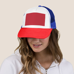 Erhöhen Sie Ihr Design durch einen roten Hintergru Truckerkappe